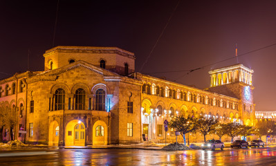Obraz na płótnie Canvas Government Building on Republic Square of Yerevan