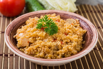 Spicy bulgur with mushrooms and chicken