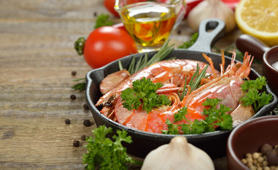 Fried shrimp with rosemary and garlic