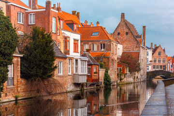 Fototapeta na wymiar Scenic city view of Bruges canal with beautiful medieval houses and their reflection, Belgium