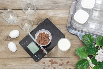 ingredients for the pudding: chocolate, eggs and milk