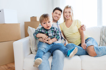 Obraz premium happy family with boxes moving to new home