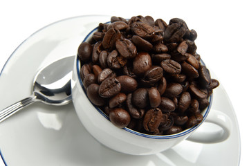 chicchi di caffè in tazzina