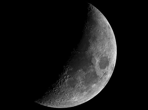 Moon (waxing crescent). 
Luna (crescente). 