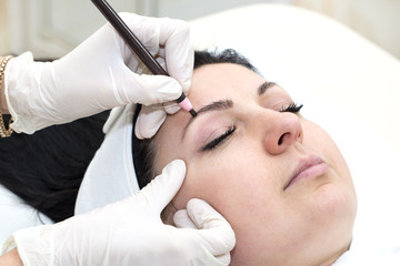 Obraz na płótnie Canvas Mikrobleyding eyebrows workflow in a beauty salon