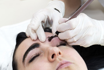 Mikrobleyding eyebrows workflow in a beauty salon