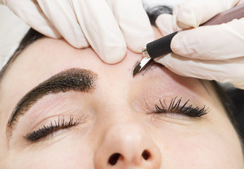 Mikrobleyding eyebrows workflow in a beauty salon