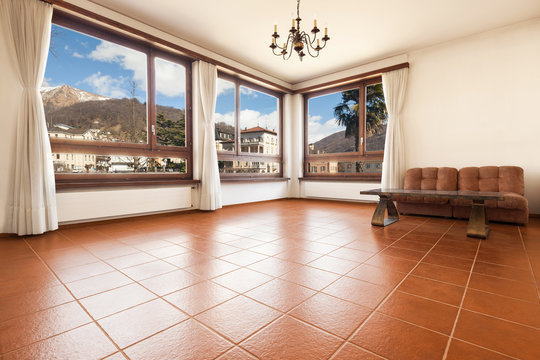 unfurnished living room in private house