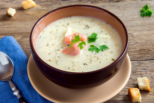 Vegetable cream soup with shrimps