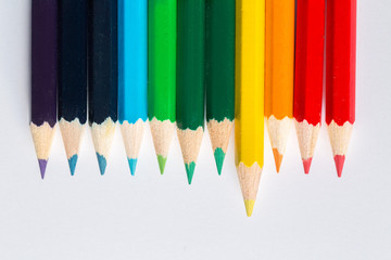 colored pencils arranged in rainbow color