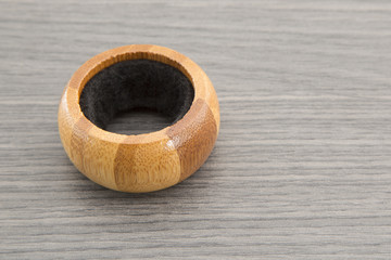 Short drops accessory to serve wine.