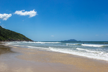 Fototapeta na wymiar Praia e ilha.