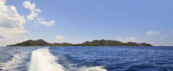 Fototapeta na wymiar Beautiful Praslin Island in Indian Ocean.