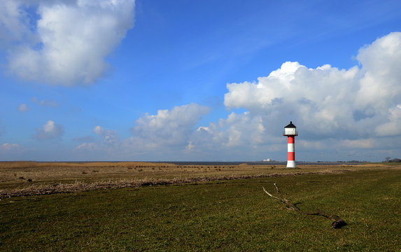 Leuchtturm am Deich