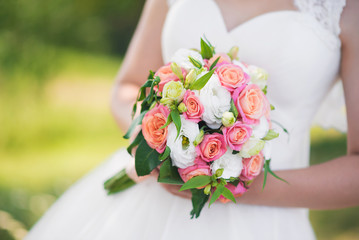 Obraz na płótnie Canvas Closeup of wedding roses bouquet