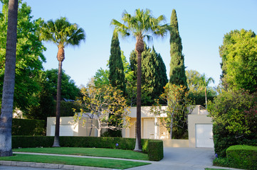 Obraz premium House with frontyard and garden path 