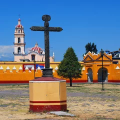 Foto op Plexiglas Courtyard of a church in Cholula, Puebla, Mexico © Madrugada Verde
