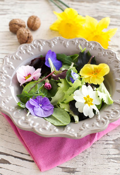 spring salad mix with edible flowers