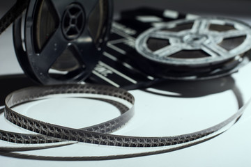 Obraz premium Old reel of film and cinema clap
