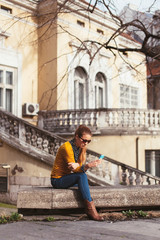 Obraz na płótnie Canvas Young woman texting outdoors 