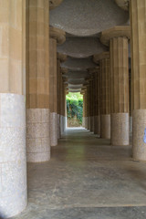 Колоннада в парке Гуэля  