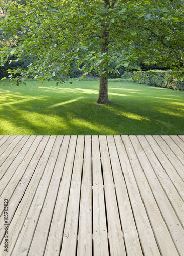 "Gartenterrasse im Schatten" Stockfotos und lizenzfreie Bilder auf