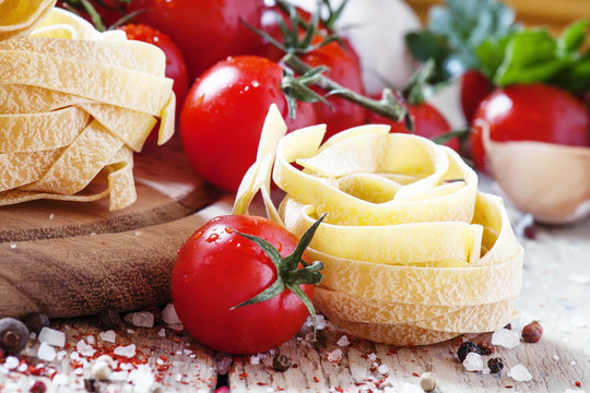 Tagliatelle and tomatoes, horizontal image, selective focus