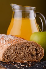 Wholewheat bread with apple and juice