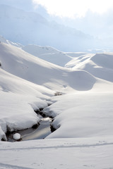 Fototapeta na wymiar river in a the Pirenees, covered of snow