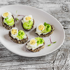 Open sandwiches with cream cheese, quail eggs and celery.