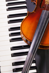 Piano keyboard and old violin