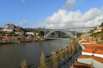 Fototapeta na wymiar Porto, Oporto, Douro, Rabelo, Ponte Dom Luis I, Unesco Weltkulturerbe, Bogenbrücke, Portwein, Portugal, Altstadt, Vila Nova Gaia