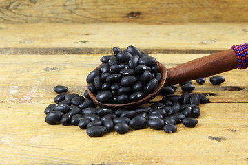 dry black beans in spoon
