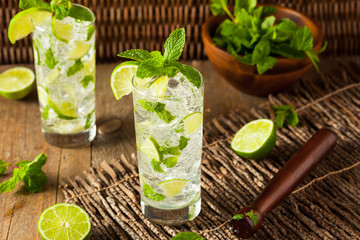 Homemade Alcoholic Mojito with LIme