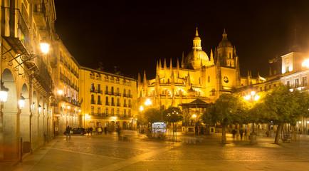 Fototapeta premium night view of Segovia Cathedral