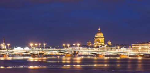 Naklejka premium Annunciation bridge, St. Isaac's Cathedral, night Saint- Petersburg, Russia