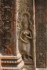 Fototapeta na wymiar Apsara dancer stone carving at Angkor Wat temple
