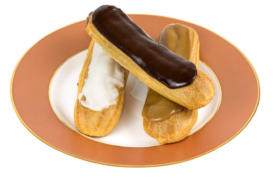 &eacute;clairs caf&eacute; vanille chocolat sur assiette