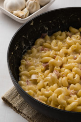 macaroni and cheese in frying pan