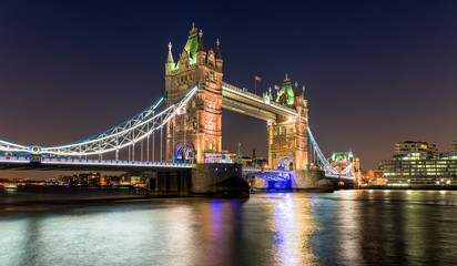 Obrazy na Plexi  Tower Bridge w Londynie nocą