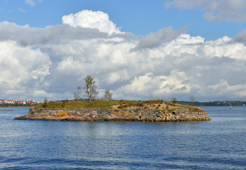 Helsinki shoreline is adorned by around 100 km of coast and over 300 islands of which many are accessible for recreational use