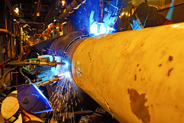 Butt welding underwater pipeline using automatic equipment. Mobile system for welding pipelines....