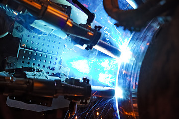 Butt welding underwater pipeline using automatic equipment. Mobile system for welding pipelines....