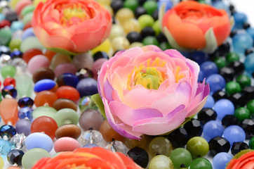 Fototapeta na wymiar texture beads and flowers