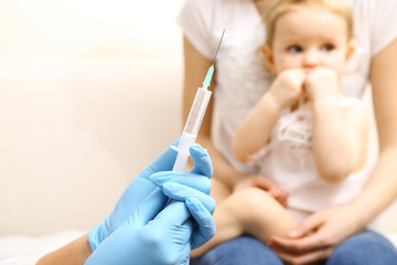 Dziecko boi się szczepienia  - obrazy, fototapety, plakaty