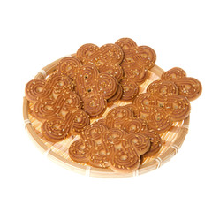 Shortcake in a wattled plate isolated