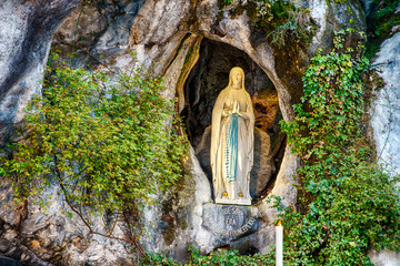 Grotta di Bernadette - obrazy, fototapety, plakaty