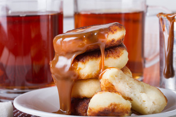 Cheesecakes with condensed milk and two cups of tea