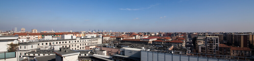 Fototapeta na wymiar Milano zona sud est con skyline sullo sfondo