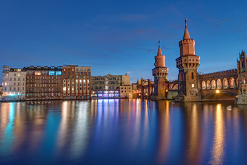 Fototapeta na wymiar The Oberbaum Bridge and the River Spree in Berlin at dawn